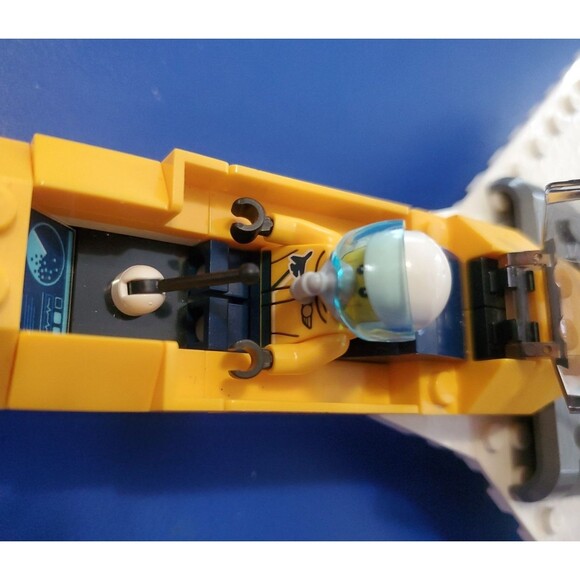 Lego 60289 Airshow Jet Transporter -Jet & Pilot Minifigure - No Transporter - Picture 4 of 16